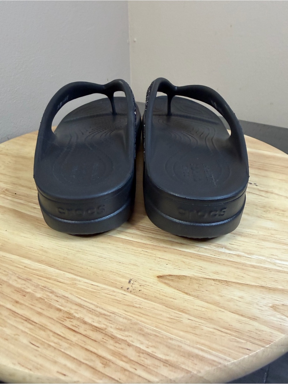 Crocs women’s Sloane Glitter Sandals - Picture 5 of 10